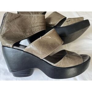 womens antelope sandals, 37/ US 6.5 , Olive Green. Back‎ Zip, Heels. Boho, Arty